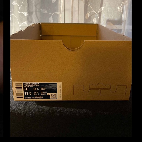 Lebron 18 bugs vs marvin - Picture 6 of 7